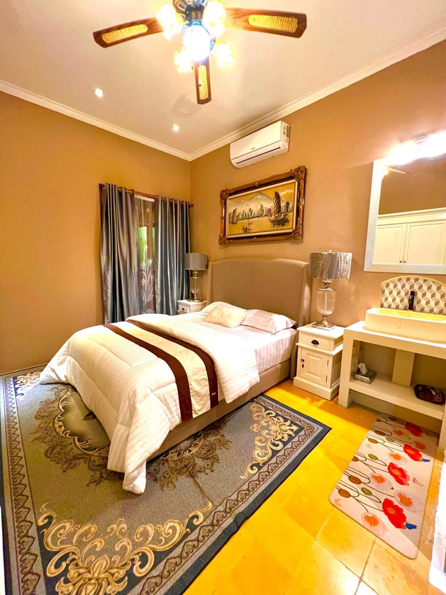 Sammy Home Yogyakarta Exterior photo